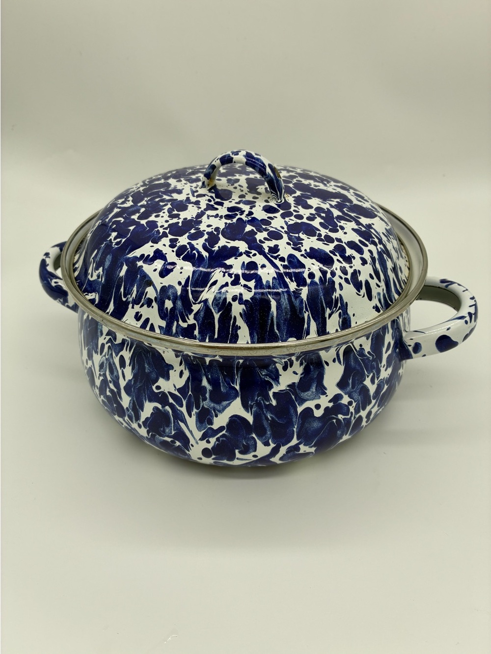 Golden Rabbit Blue Splatter Enamel Dutch Oven with Lid - Classic Cookware